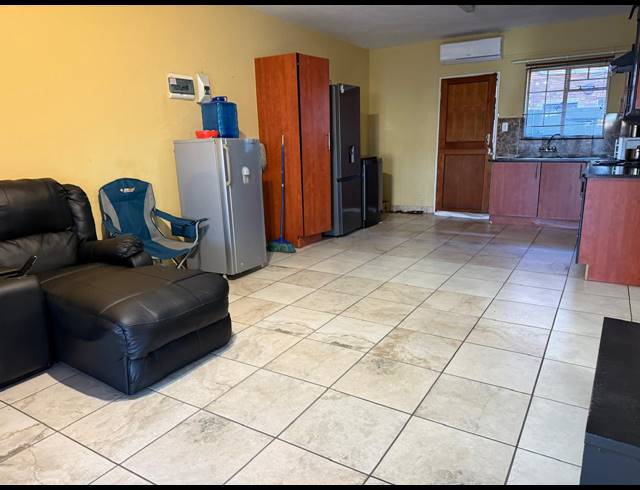3 BEDROOM APARTMENT FOR SALE IN WATERVAL EAST